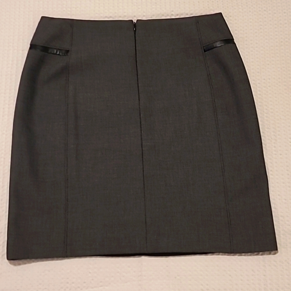 White House Black Market Gray Tweed Skirt. Size 10 - Picture 6 of 9